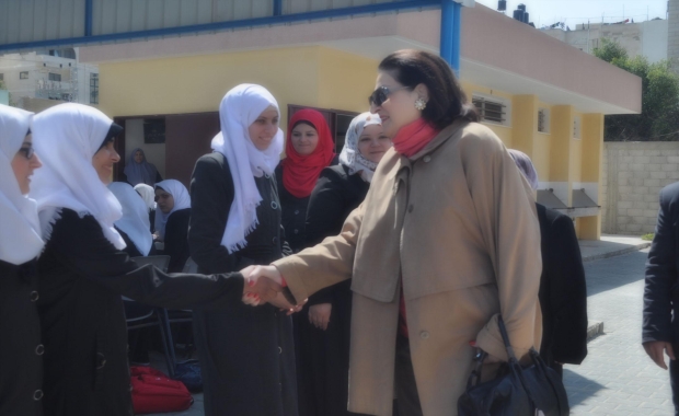 الشوا: تزور مدرسة مصطفى الرافعي الثانوية للصم